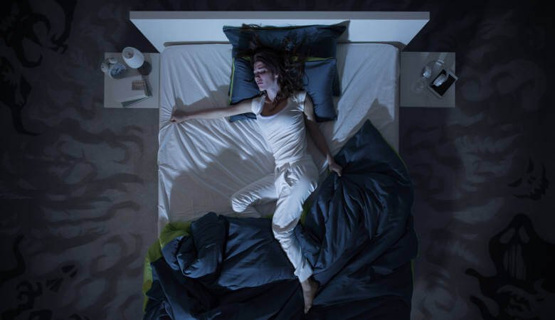 Woman-in-bed-unable-to-sleep