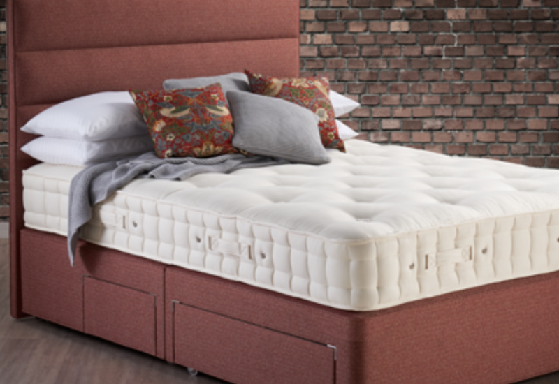 This mattress is a great option for those who can’t, or simply prefer not to, turn their mattress, thanks to its easy-care, no-turn design. With a flatter, firmer feel, it’s well suited to front and back sleepers. Pairing with a pocket sprung divan base is excellent for optimising support and comfort, or the Platform Top Base is superb if you prefer a firmer feel or are looking for a lower price point.