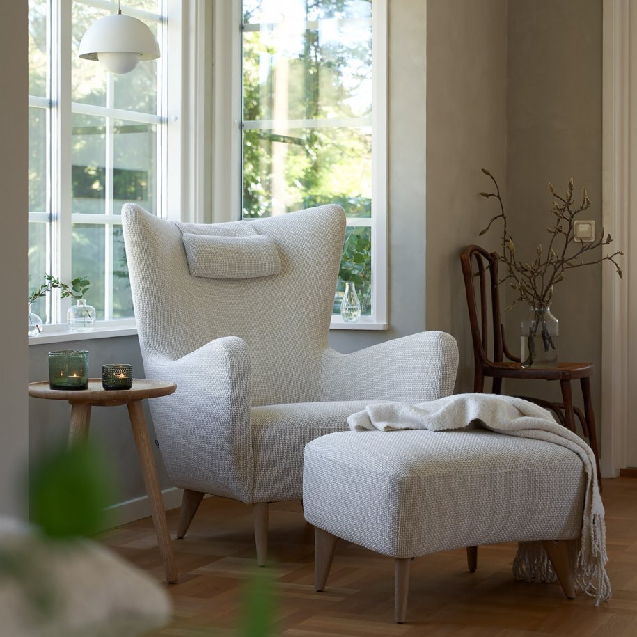 Sits Elsa Armchair headrest with footstool in willow white