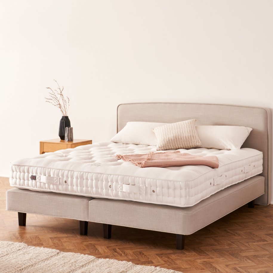 Vispring Elite semi-dressed Mattess on Palladio Headboard