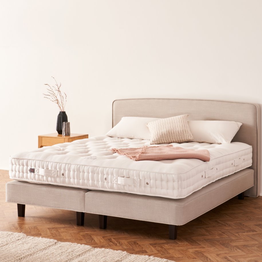 Vispring  Elite De Luxe semi-dressed Mattress with Palladio headboard