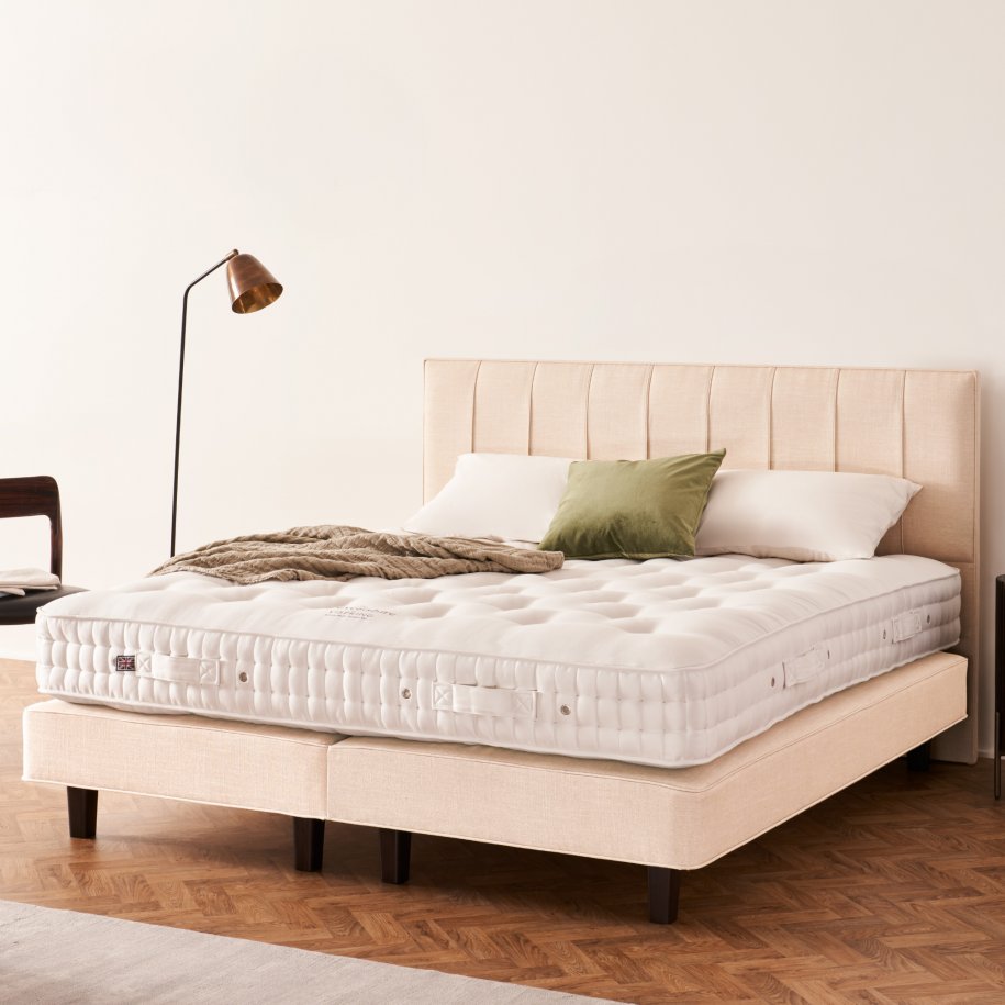 Vispring Hera Headboard with Devonshire wool De Luxe semi-dressed Mattress