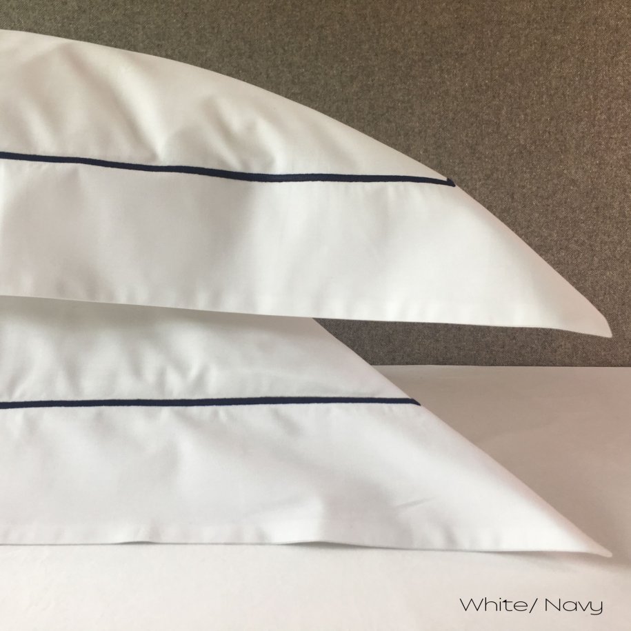 Saville pillow white Navy